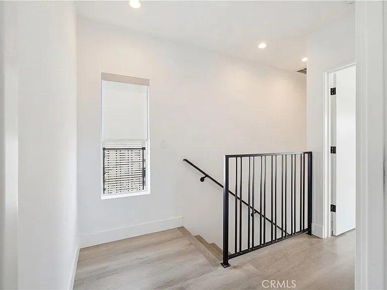 21721 Hart St — Photo 12