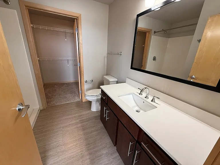 Venture Luxury High Rise — Photo 27