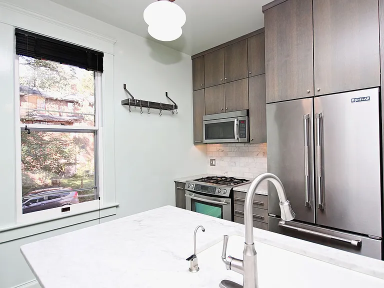 2nd St NE 423 — Photo 7