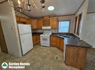 28 Pine Cir, Sauquoit, NY 13456