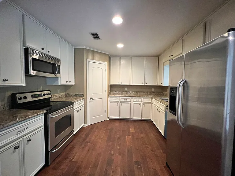 5011 Finley Dr — Photo 8