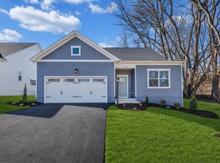 7355 Kings Pointe Dr, Fairlawn, VA 24141