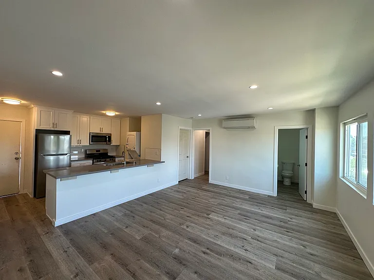 1754 Pine Ave #6 — Photo 7