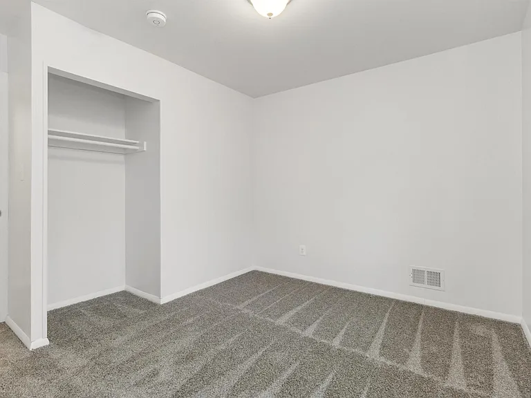 946 Fairview Ave — Photo 13