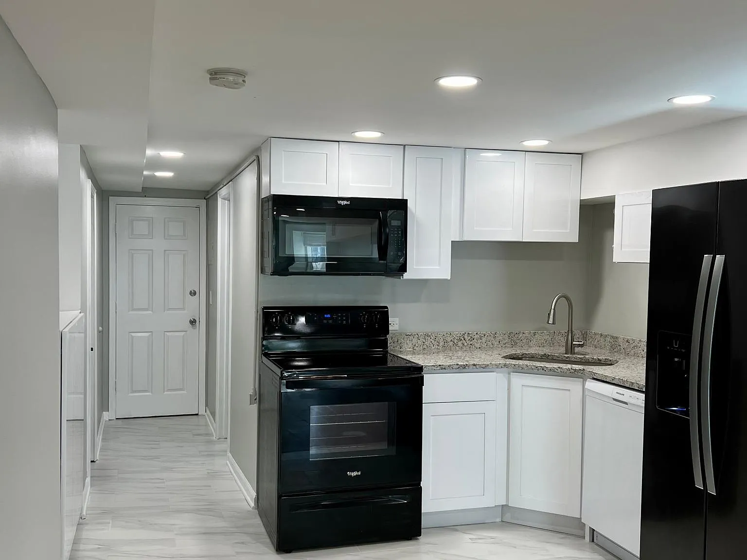 2 bed, 1200 sqft, $2,695 — Photo 4
