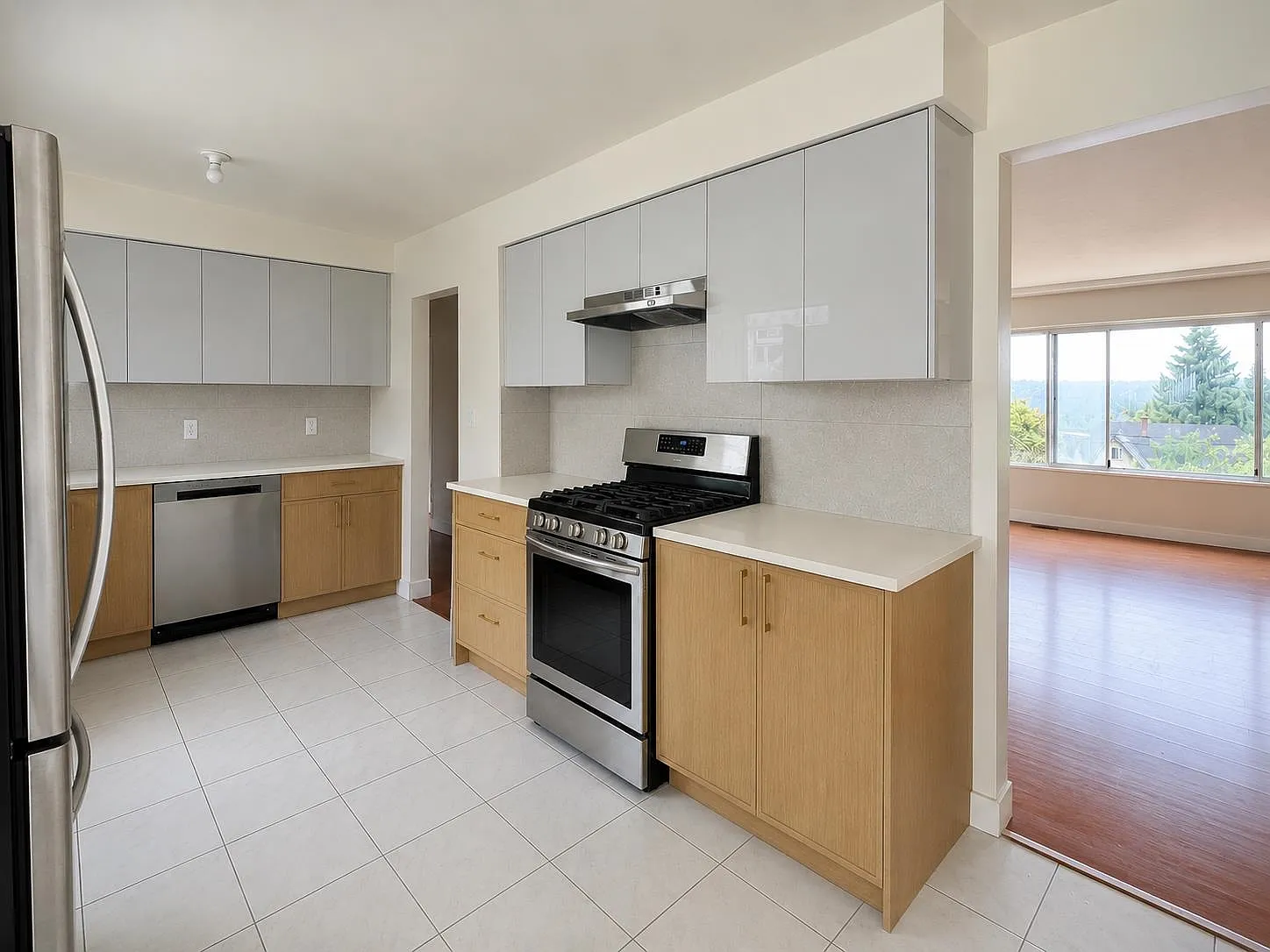 3 bed, 1119 sqft, $3,195 — Photo 3
