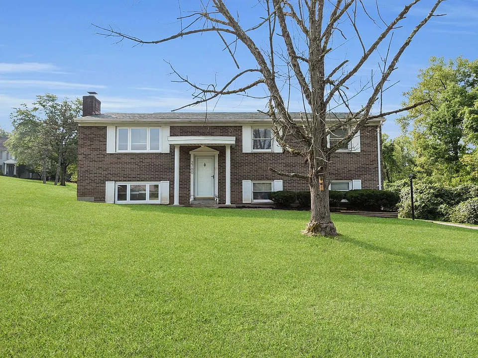 2700 Queenswood Dr