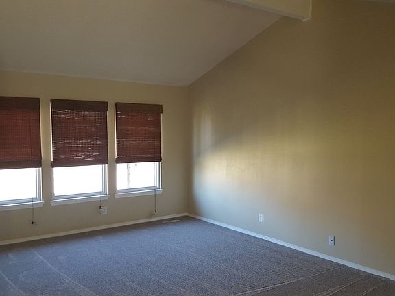 4th image of 1977 Sheridan Pl