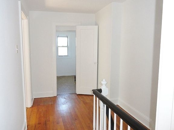 4th image of 20-42 27th St #F2