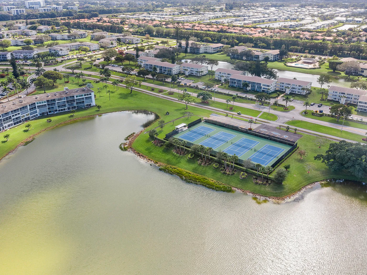 2 bed, 1.5 bath, 861 sqft, $3,400 — Photo 3