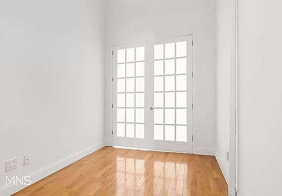 5th image of 315 Melrose St APT 3L
