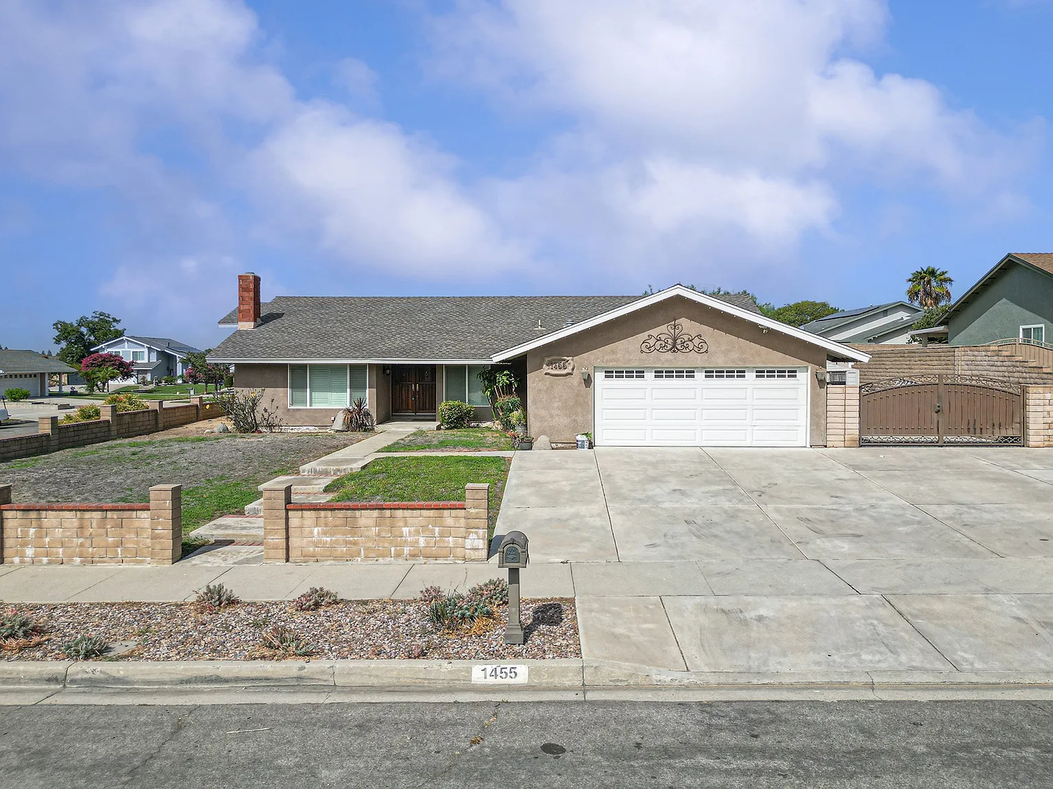 3 bed, 1667 sqft, $4,299 — Photo 2