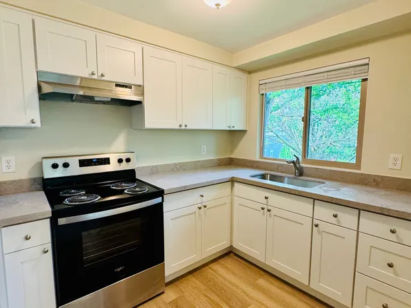 145 NW Alder Pl APT 8, Issaquah, WA 98027