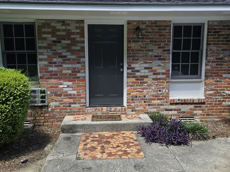104 Dogwood Ln — Photo 2