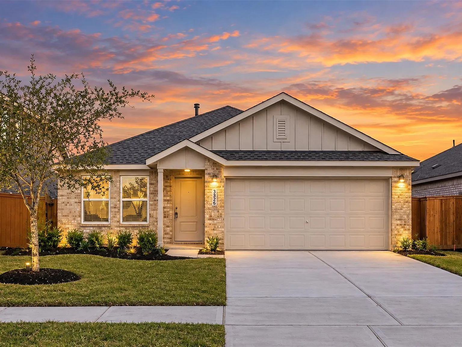 4 bed, 2.0 bath, 1736 sqft, $2,400 — Photo 1