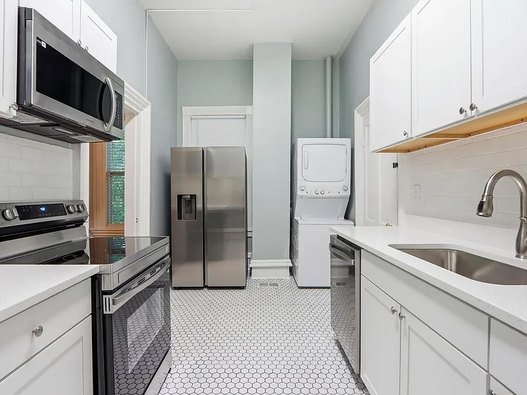 216 E Henry St #A — Photo 23
