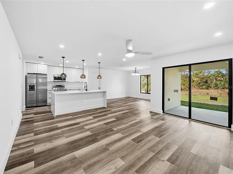 3 bed, 2.0 bath, 1521 sqft, $1,950 — Photo 3