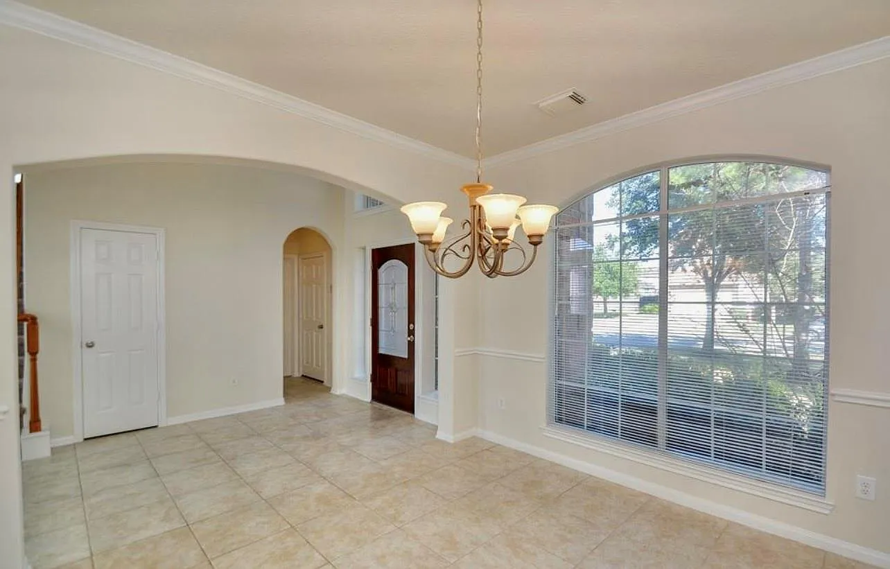 4 bed, 3.5 bath, 2712 sqft, $2,800 — Photo 3