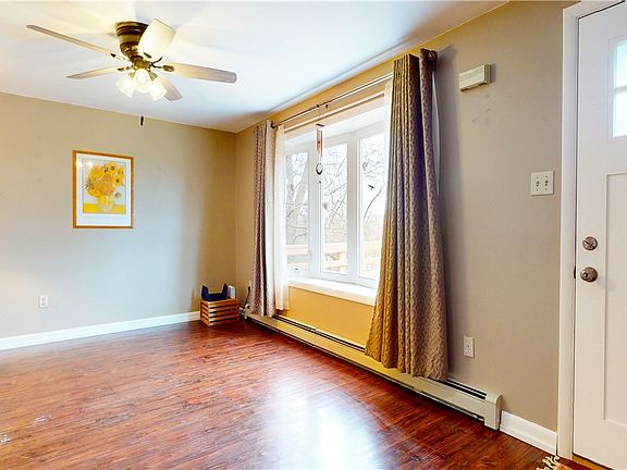 5th image of 442 Groton Rd