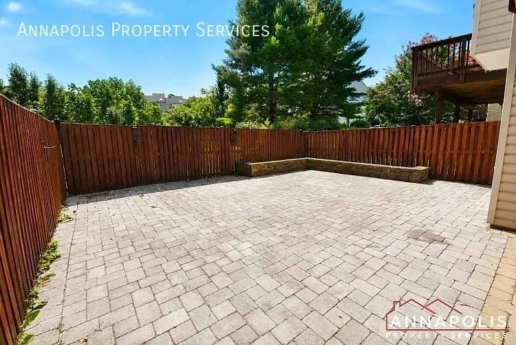 888 Stonehurst Ct — Photo 32