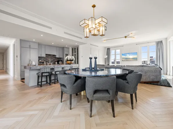 250 East 21st Street image 7 of 24