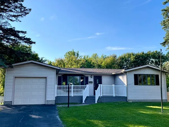 511 Sunflower Dr, Liverpool, NY 13088