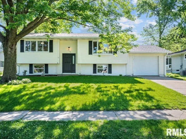 609 S 5th St, Eldridge, IA 52748