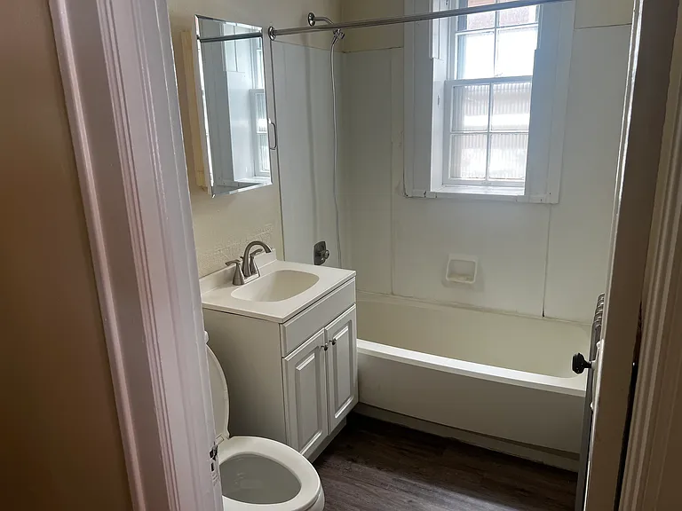 370 Maple St #D — Photo 8