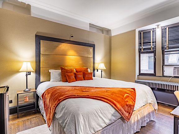 2nd image of 12 W 44th St #902