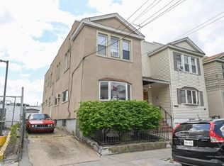 6098 60th Rd, Maspeth, NY 11378
