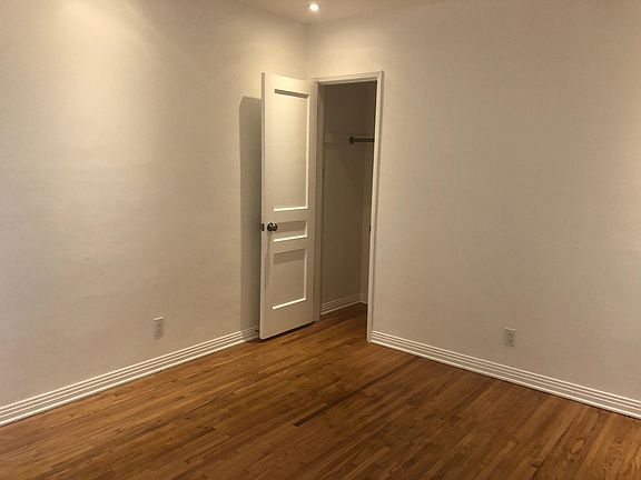 3rd image of 1104 N Mariposa St
