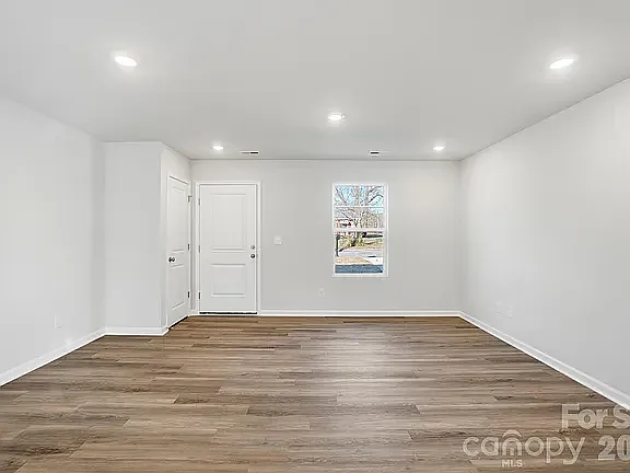 1009 Suncrest Ave — Photo 10
