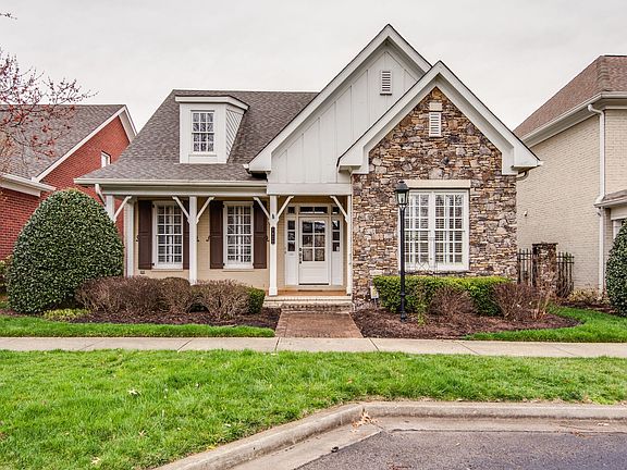 2nd image of 1820 Thorn Brook Ln