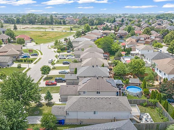 3rd image of 1039 Silverdale Dr