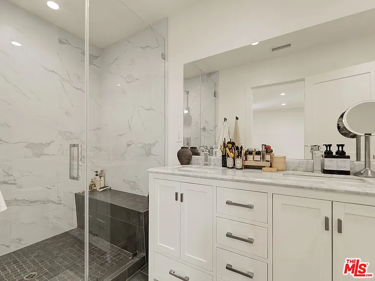 13506 Chandler Blvd — Photo 11