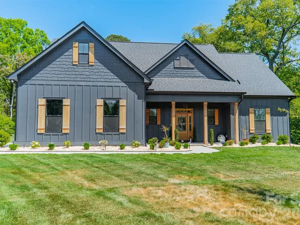 5201 Meadowland Pkwy, Monroe, NC 28112