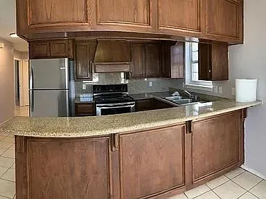 3708 W Sarah Evans — Photo 3
