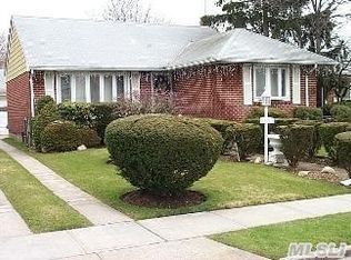 200 Kinkel St, Westbury, NY 11590