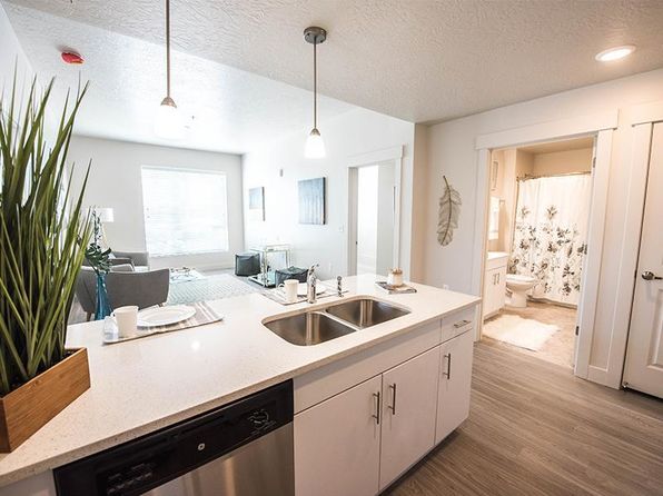 233 N Redwood Rd #5374437