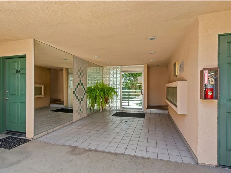 4148 Whitsett Ave #109 — Photo 4