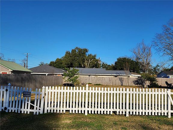 4th image of 108 Pecan St