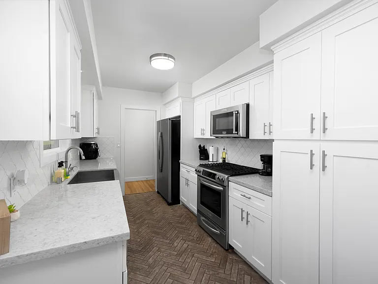 18132 Rainier Dr — Photo 13