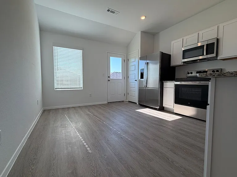 2720 Major St — Photo 5