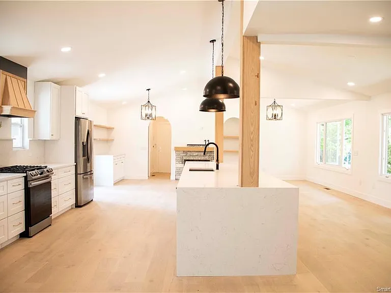 11 Fairmount Dr — Photo 2