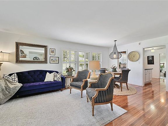 4th image of 3811 Oakwood St