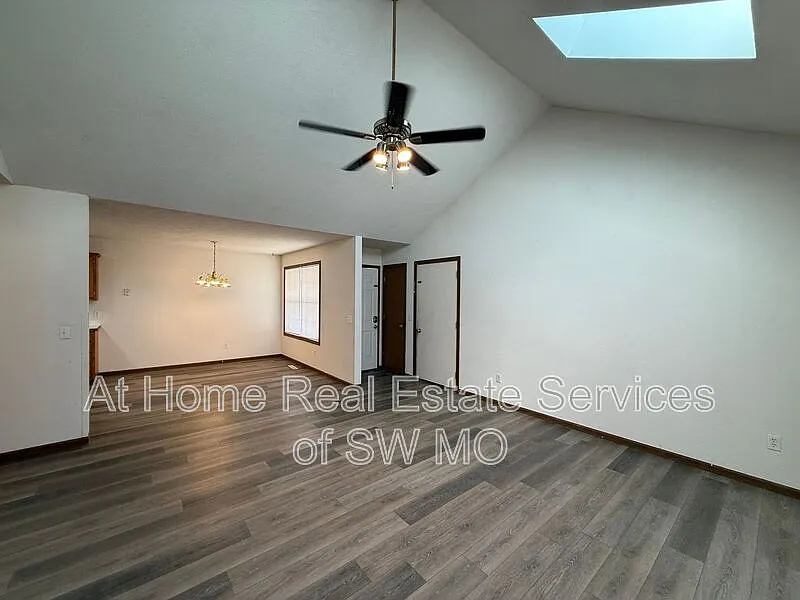 2 bed, 2.0 bath, 1285 sqft, $1,180 — Photo 3