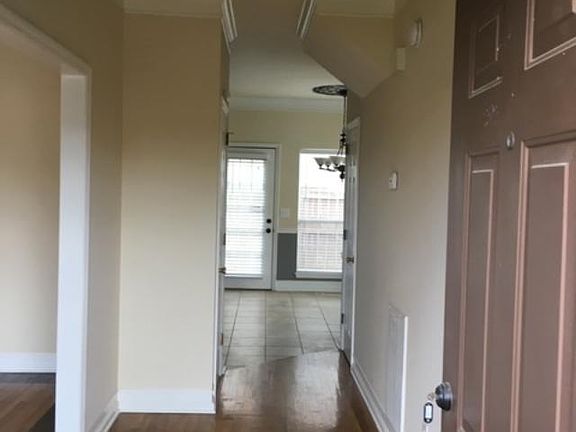 Front Hallway looking into kitchen / breakfast area