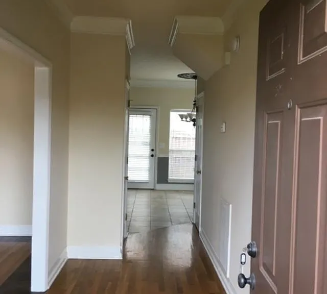Front Hallway looking into kitchen / breakfast area