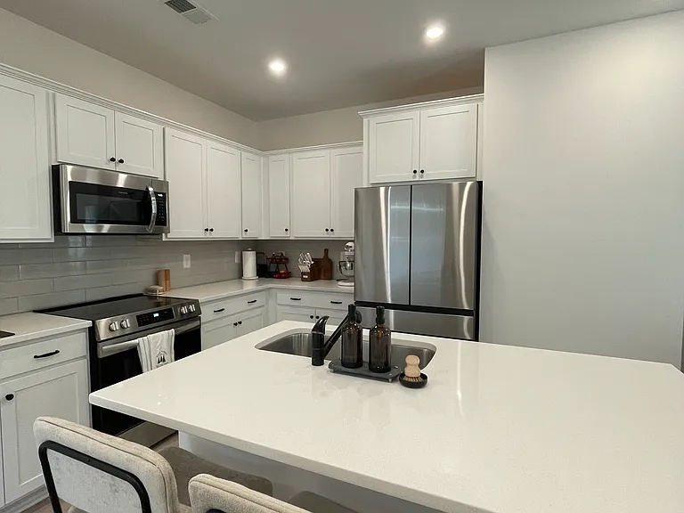 704 Samuel Dr — Photo 24
