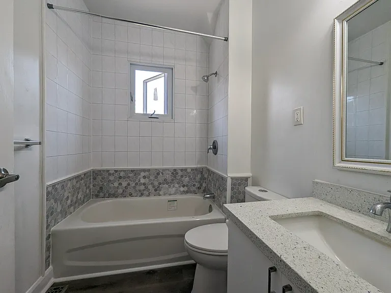 84 Ahrens St W #B — Photo 18